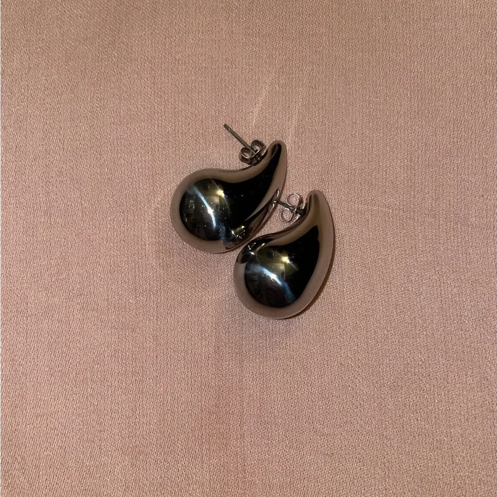 Chic Silver Teardrop Stud Earrings | 18K Gold-Plated